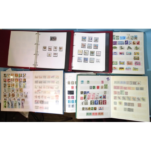 72 - A large all-world accumulation of stamps and covers in albums, stock books and loose, with Australia... 