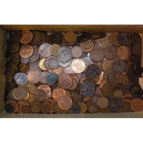 152 - A large quantity of Victoria - Elizabeth II bronze pennies and halfpennies, including 540 x ½... 