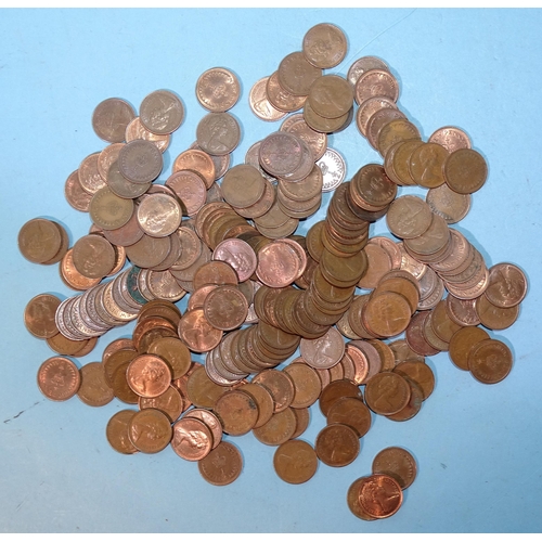 163 - A collection of 500+ various Victorian and later pennies, mainly Elizabeth II, etc.