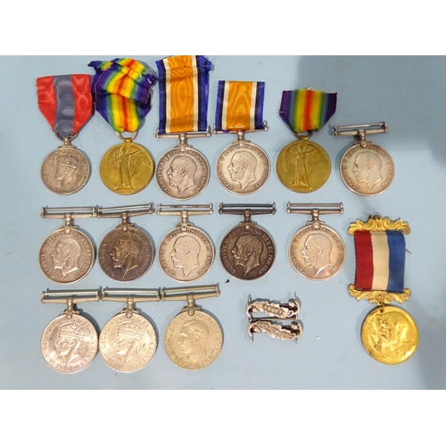 189 - A quantity of WWI medals: one 1914-15 Star, eight British War medals, two Victory medals, two Crimea... 