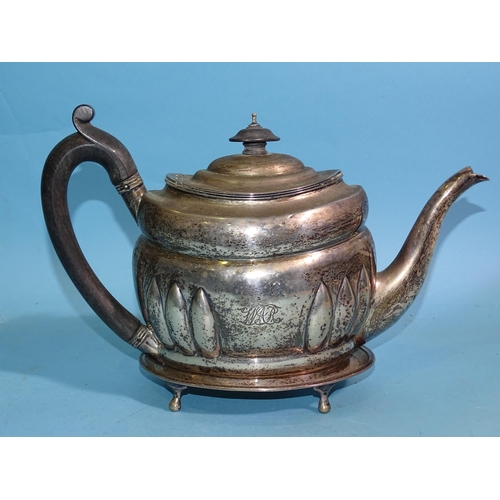 621 - A George III silver teapot of part-fluted decoration, London 1801, maker SH, total weight ___17.5oz,... 