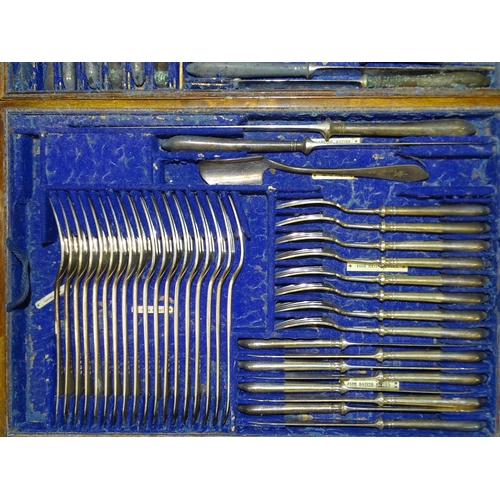 624 - An Elkington & Co. canteen of silver flatware, comprising: 24 table forks, 12 dessert forks, 12 ... 