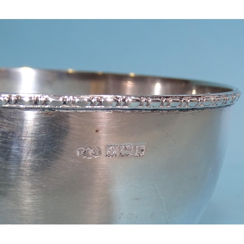 632 - A modern silver sugar bowl with beaded border, Birmingham 1959, 10cm diameter, ___4.6oz.... 