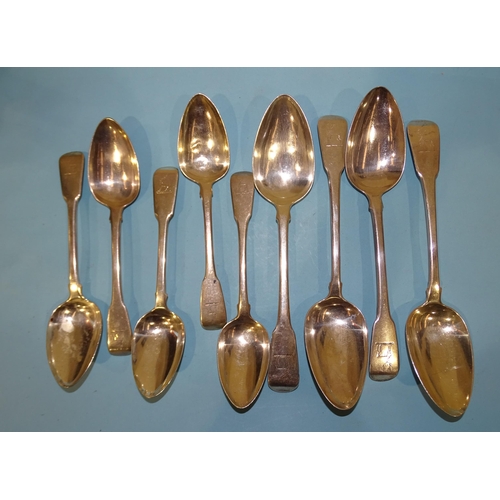 640 - Four Georgian fiddle pattern tablespoons and four dessert spoons, London 1809/10, with another desse... 