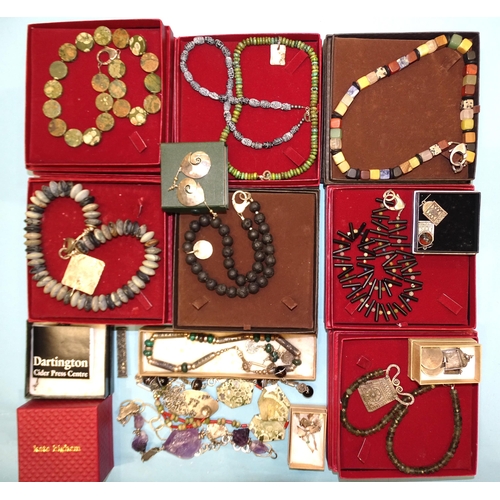 208 - A quantity of modern jewellery, including necklaces by Kate Higham, (some boxed).