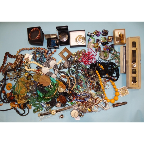 225 - A quantity of costume jewellery, including art glass brooches, hardstone necklaces, watches, etc.... 