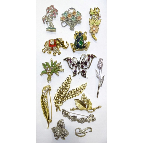 220 - Twenty-five costume brooches.