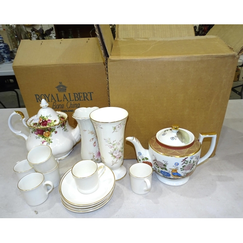 69 - A Royal Albert Old Country Roses 21-piece tea service, in original carton and other tea ware, etc.... 