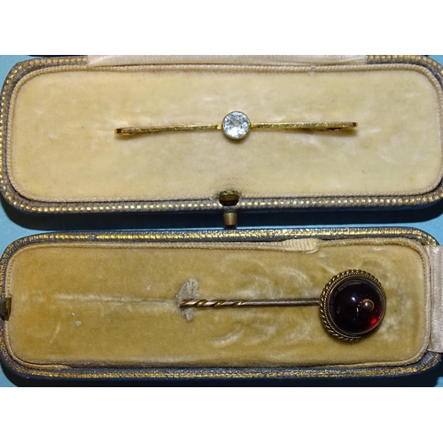 254 - An Edwardian bar brooch set aquamarine, in unmarked gold mount, tested as 14-15ct approximately, 49m... 