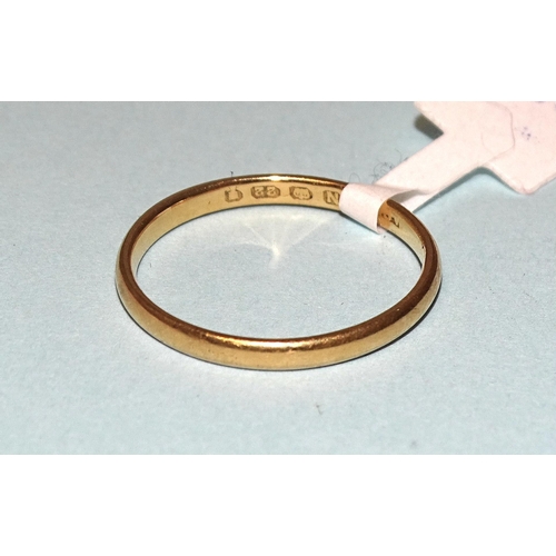 258 - A 22ct gold wedding band, size M, 2.1g.