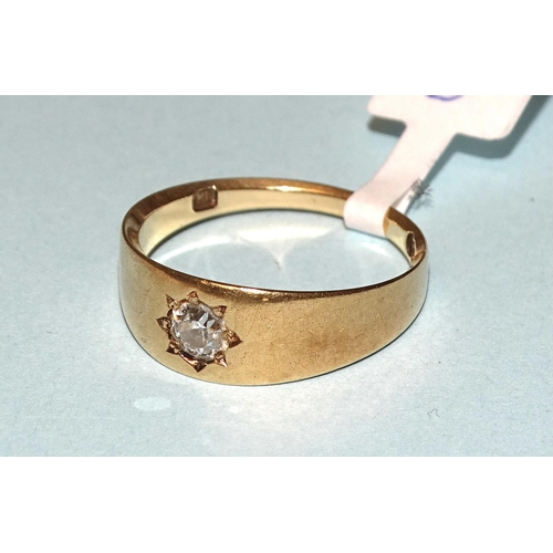 264 - An 18ct gold gypsy ring set a single old brilliant-cut diamond of approximately 0.25cts, size M, 4g.... 