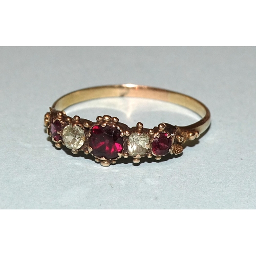 271 - An early-19th century ring set garnets and citrine, tested as mainly 15ct gold, size R½, 1.6g.... 