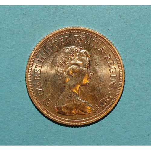 323 - An Elizabeth II 1980 sovereign.