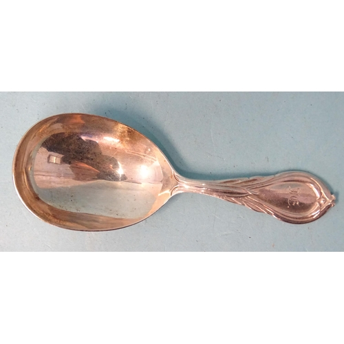 352 - A Victorian silver caddy spoon, London 1822.