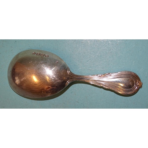 352 - A Victorian silver caddy spoon, London 1822.