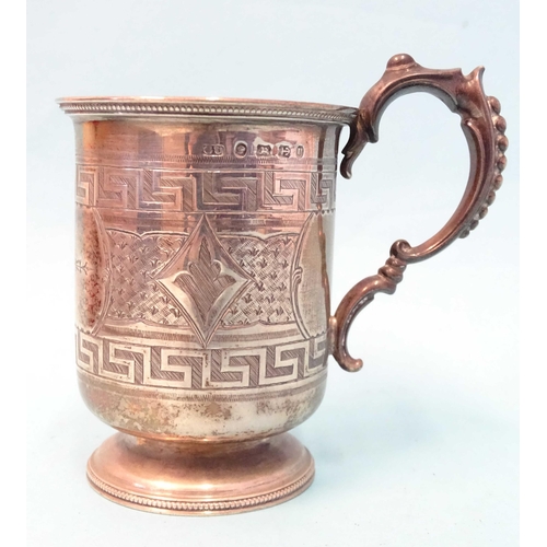 368 - A Victorian silver christening mug with engraved Greek key pattern decoration, on circular beaded fo... 