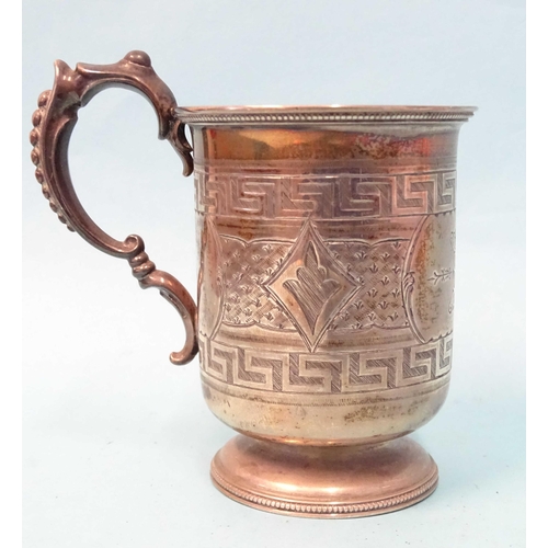 368 - A Victorian silver christening mug with engraved Greek key pattern decoration, on circular beaded fo... 