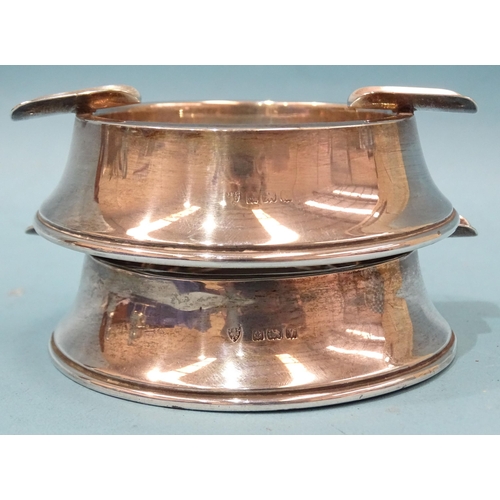 397 - A pair of silver circular ashtrays, 9cm diameter, Birmingham 1945, maker J B Chatterly & Son Ltd... 