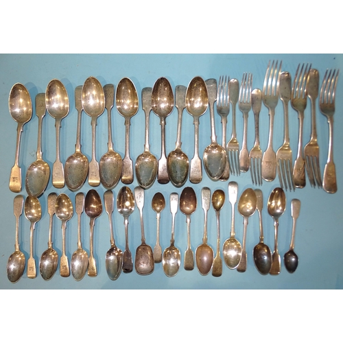 425 - A quantity of silver fiddle pattern flatware, various dates and makers, ___52.89oz.