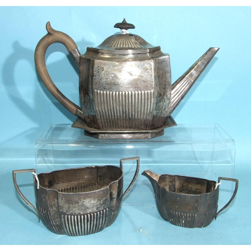 442 - A George III silver half-gadrooned teapot of octagonal form, 17cm high, London 1801, maker IR (possi... 