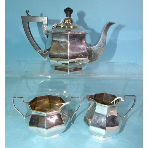 456 - An Edwardian bachelor's silver three-piece tea service, comprising teapot, sugar bowl and cream jug,... 