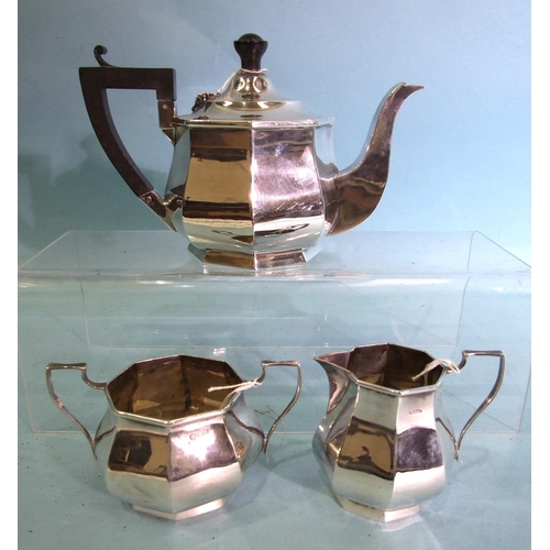 456 - An Edwardian bachelor's silver three-piece tea service, comprising teapot, sugar bowl and cream jug,... 