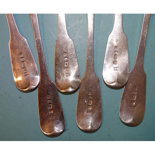 476 - A set of six George IV silver dessert spoons, Newcastle 1822, maker John Walton, total weight ___6oz... 