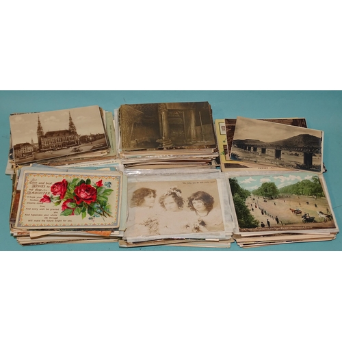 140 - A quantity of postcards, mainly topographical, approximately 500.