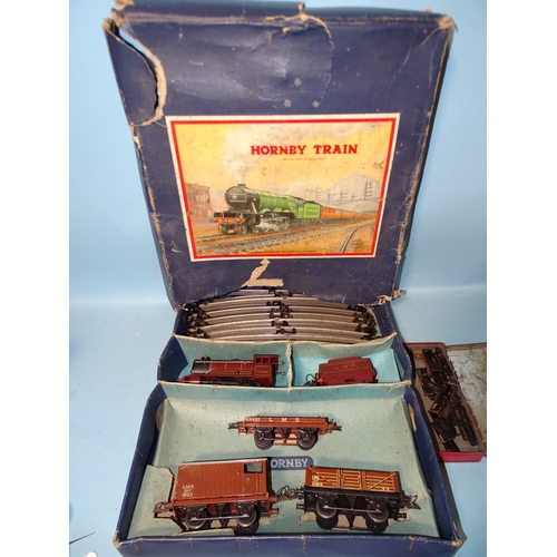 257 - A Hornby O gauge goods set with 0-4-0 locomotive RN5600 and tender, three wagons and track, (boxed, ... 