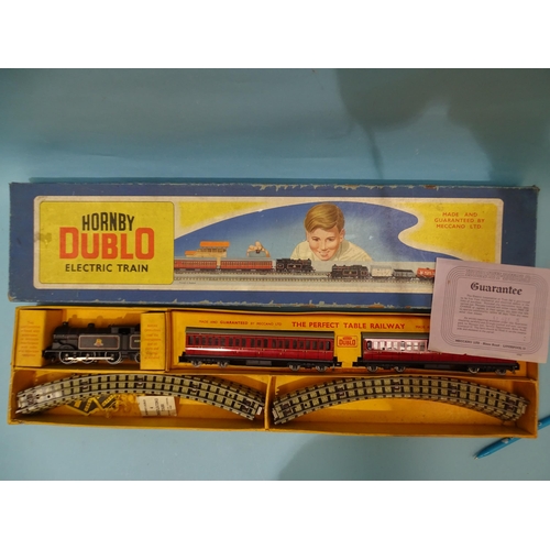 262 - Hornby Dublo, EDP10 0-6-2 Tank Passenger Electric Train Set, with 0-6-2 tank engine RN69567, coaches... 