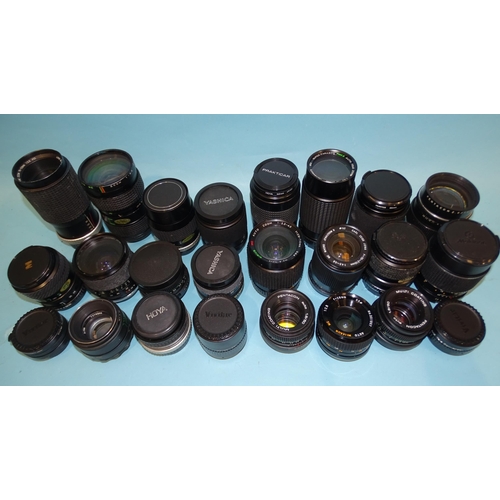 328 - Twenty-four camera lenses, including Pentacon 2.8/135, Makinon MC Zoom and Carl Zeiss Jena Zoom, (24... 