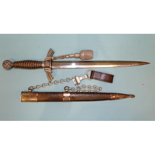 340 - A WWII German Luftwaffe 1st model officer's dress dagger with leather and wire-bound grip, the pomme... 