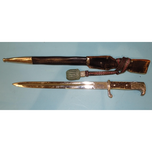 341 - A WWII German Police parade dagger/bayonet, with two-piece antler grip and eagle head pommel, single... 