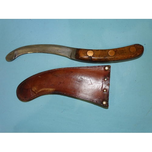 359 - A WWII paratrooper's parachute escape knife in leather scabbard, the 14cm blade with broad arrow and... 