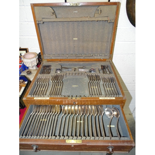 93 - A part-canteen of plated cutlery, in fitted wood box.