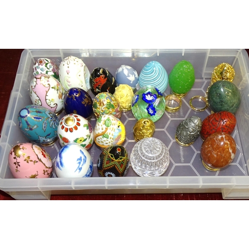 102 - A collection of twenty various Franklin Mint eggs circa 1988-1990 and five others, together with thr... 