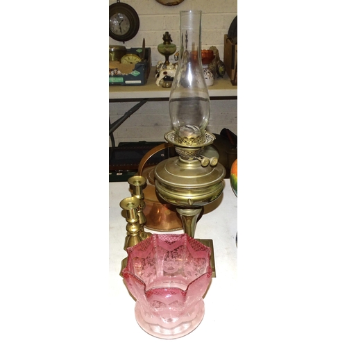 126 - A brass oil lamp with pink and opaque etched glass shade, 60cm high overall, a copper kettle and a p... 