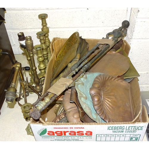 30 - A collection of various brass and copper crumb scoops and brushes, brass table lamps, etc.... 