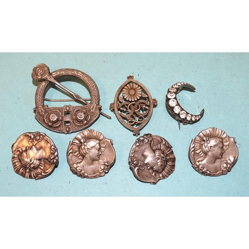 370 - Four silver Art Nouveau buttons by Henry Matthews, a silver penannular brooch by Adie & Lovekin ... 