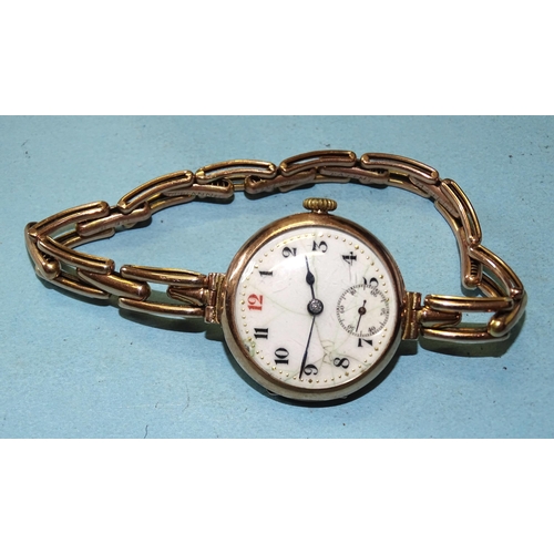 304 - A lady's 9ct-gold-cased wrist watch, (face cracked), on 9ct gold expanding bracelet, (working but ti... 