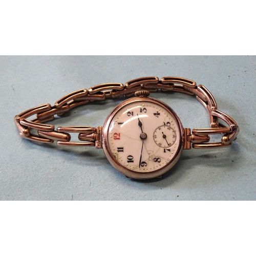 304 - A lady's 9ct-gold-cased wrist watch, (face cracked), on 9ct gold expanding bracelet, (working but ti... 