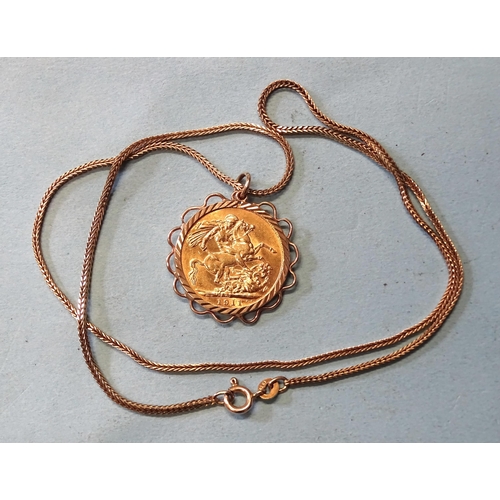 351 - A George V 1911 sovereign in 9ct gold pendant mount, on 9ct gold fox-tail-link chain, 47.5cm, gross ... 