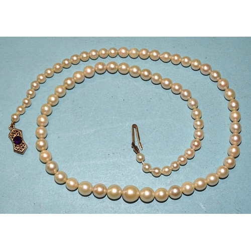 398 - A string of graduated cultured pearls, with 9ct gold clasp set garnet, 44cm.