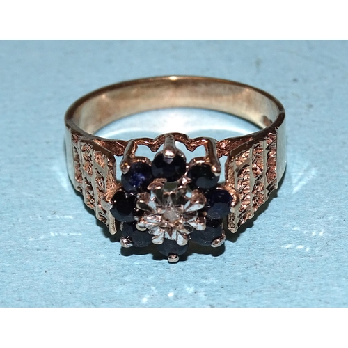 417 - A 9ct gold ring set sapphire and diamond cluster, size Q, 3.9g.