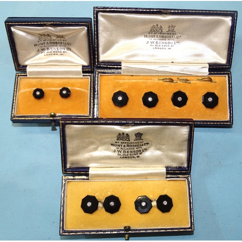 425 - A pair of Edwardian cufflinks, each octagonal onyx plaque centred by a diamond, (cased), a matching ... 