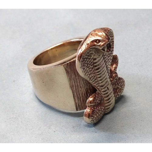 435 - A large yellow metal ring with cobra motif, unmarked, size V, 61.7g, (tested as 9ct gold).... 