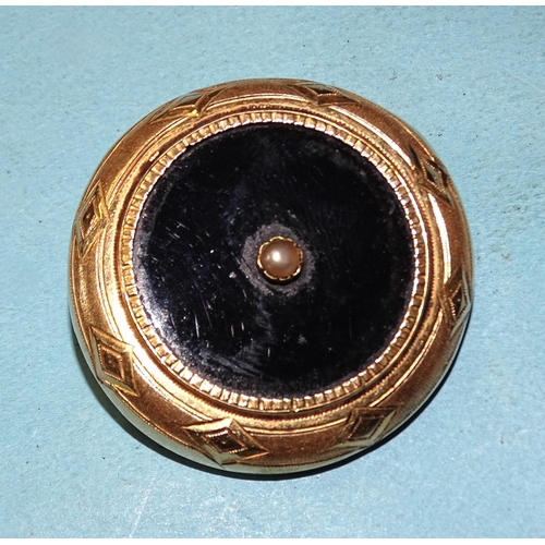 448 - A circular brooch of onyx centred by a pearl, within a gold border marked '14k', 34mm diameter, 6.9g... 