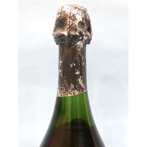 460 - Moët et Chandon Cuvée Dom Perignon, Vintage 1962, (label scuffed, one corner lacking, foil damaged),... 