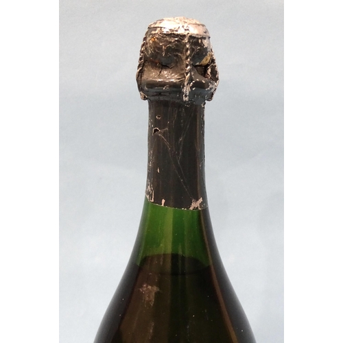 460 - Moët et Chandon Cuvée Dom Perignon, Vintage 1962, (label scuffed, one corner lacking, foil damaged),... 