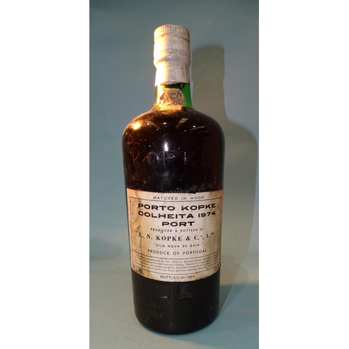 461 - Porto Kopke Colheita 1974, 75cl, 20% vol, one bottle.